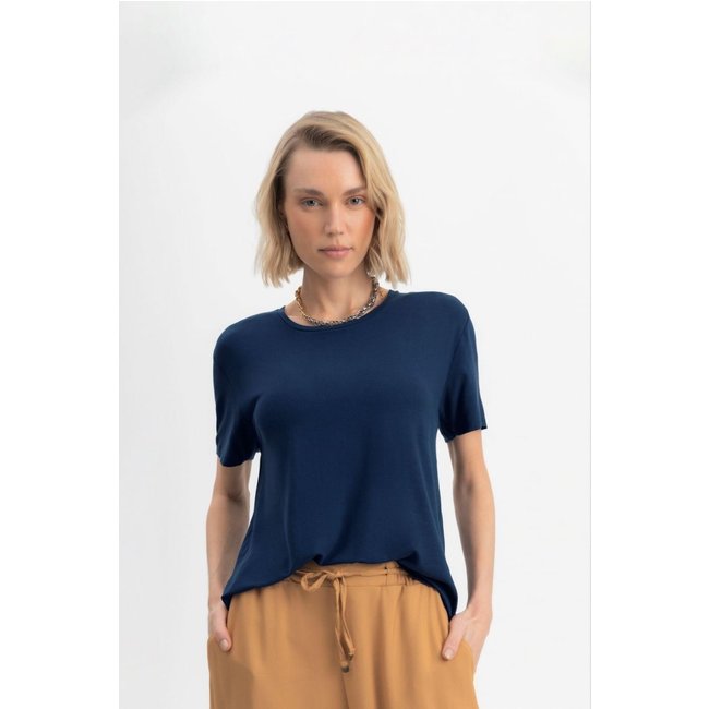 Blusa Feminina Em Malha Viscose Essendi Azul Escuro Azul