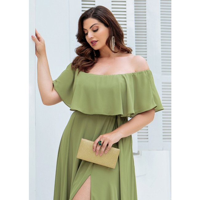 Vestido Longo de Festa Madrinhas Curvy Plus Size Ombro à Ombro com Fenda Dennila Cia do Vestido Verde Oliva