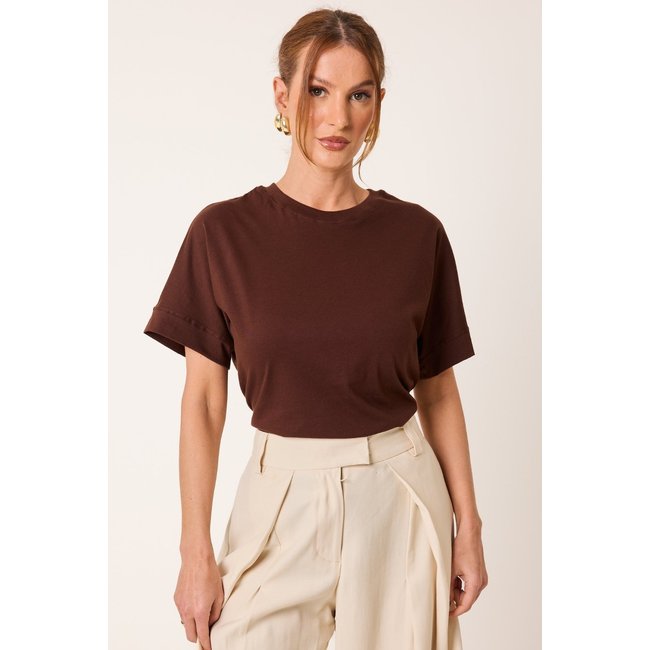 T-Shirt Básica Algodão – Cléa Store – Marrom