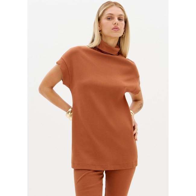 Blusa Alongada De Gola Alta Lança Perfume