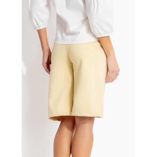 Short Em Malha Suede Quintess Amarelo Claro