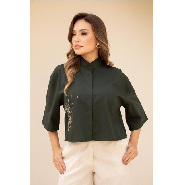 Camisa Feminina De Linho Mais Curtinha Com Bordado Delicada