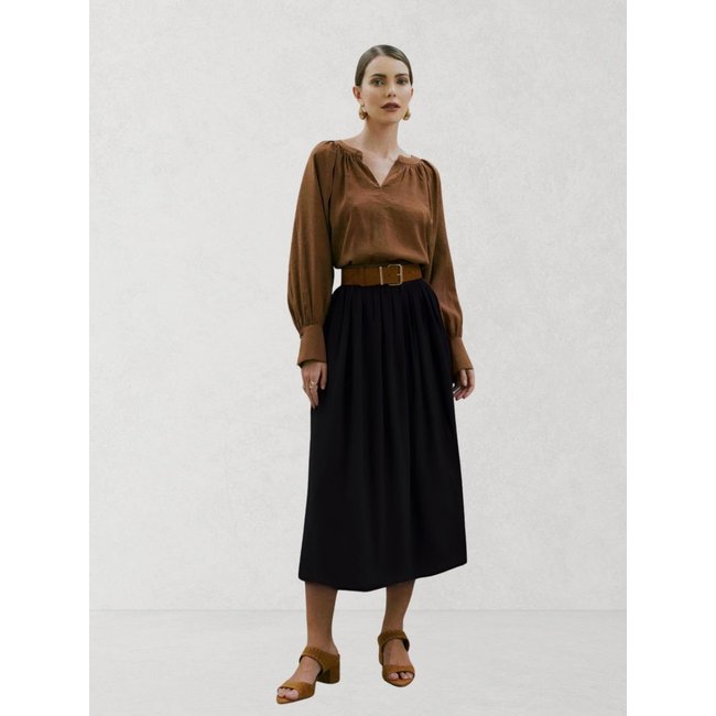 Saia Via Lessa Vittoria Midi Modelagem Evasê Preta