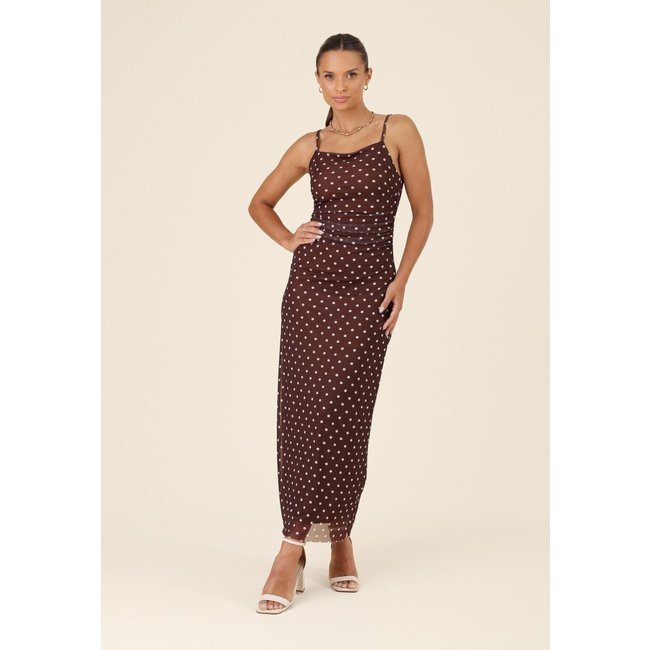 Vestido Midi Pop Me Em Tule Poá Cocoa Alça Franzido Lateral Marrom