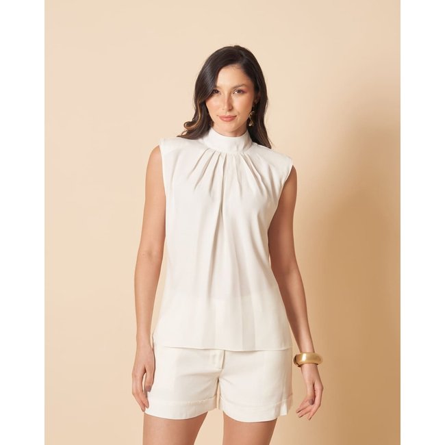 Blusa Lemmut Off White Gola Alta com Pregas