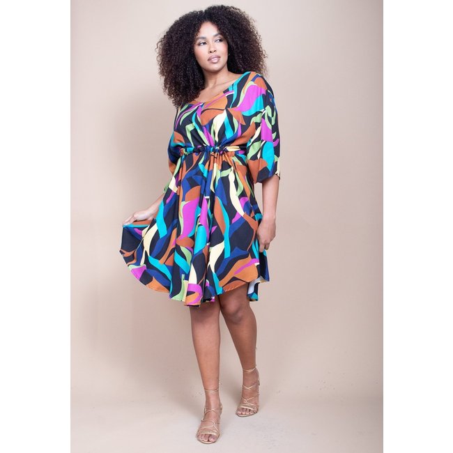 Vestido Curto CabanaFree Caaxixá Viscose com Cordão na Cintura Estampa Aurora Urbana