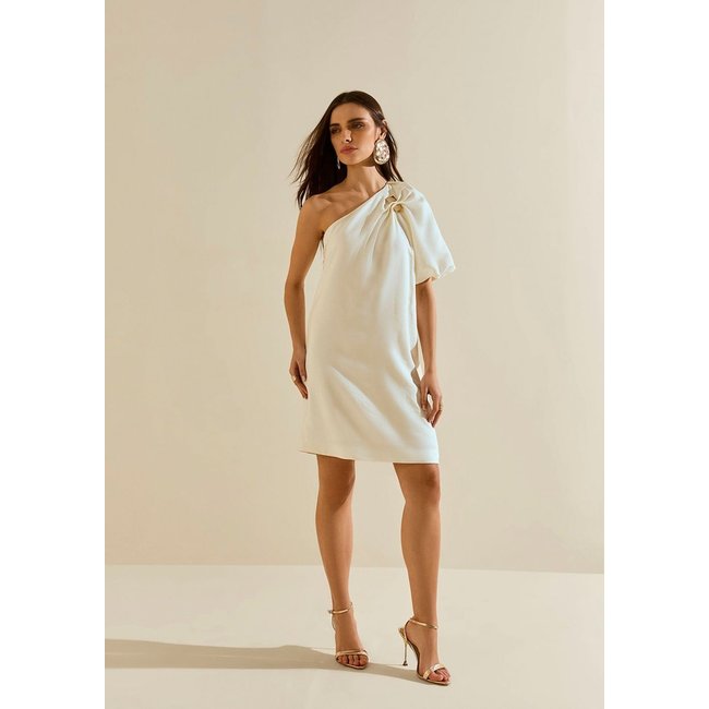 Vestido Morena Rosa Solto Um Ombro Só Manga Curta Curto Off-white