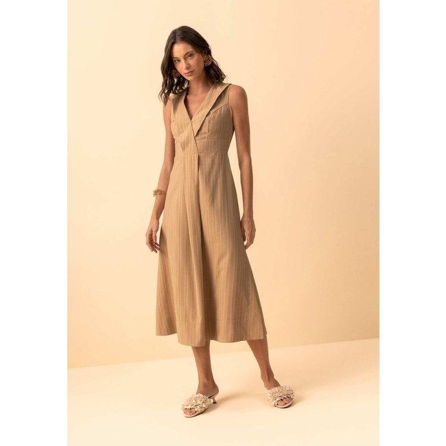 Vestido Chá Evasê Com Decote Em V E Zíper Posterior