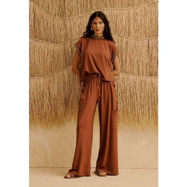 Calça Pantalona Com Bolso Lateral