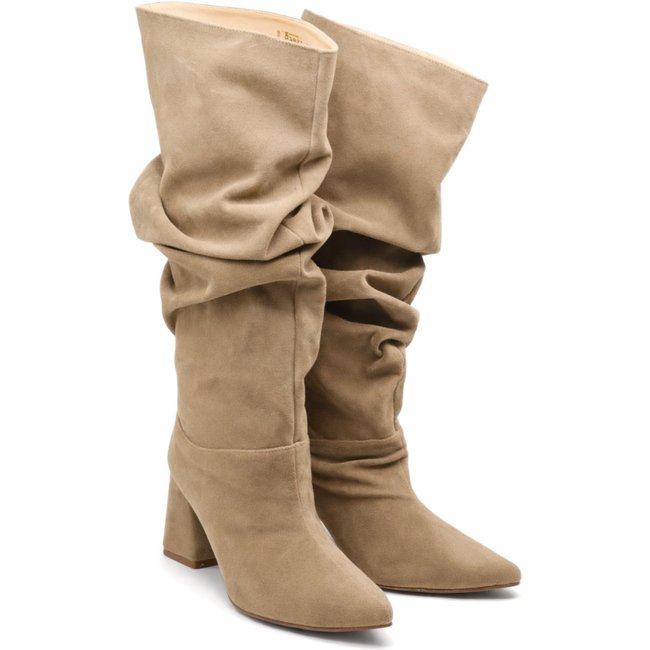 Bota Feminina Enrugada Slouchy Salto Grosso Cano Longo 23021 Camurça Areia