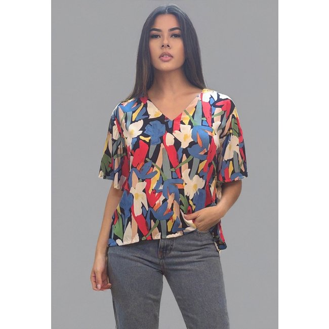 Blusa Amazonia Vital Gola V Manga Ampla Curta Estampa Floresce