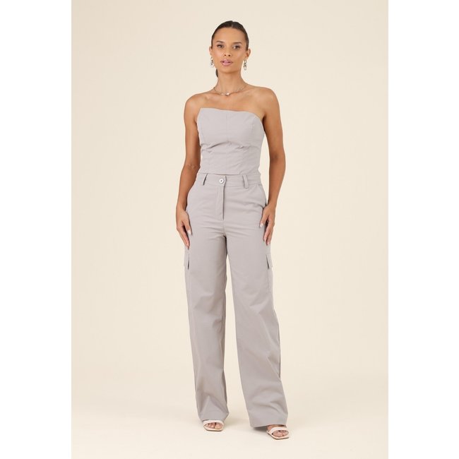 Calça Pop Me Em Alfaiataria Sarjada Com Bolso Cargo Cinza Médio