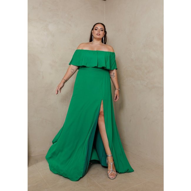 Vestido Longo de Festa Madrinhas Curvy Plus Size Ombro à Ombro com Fenda Dennila Cia do Vestido Verde Bandeira