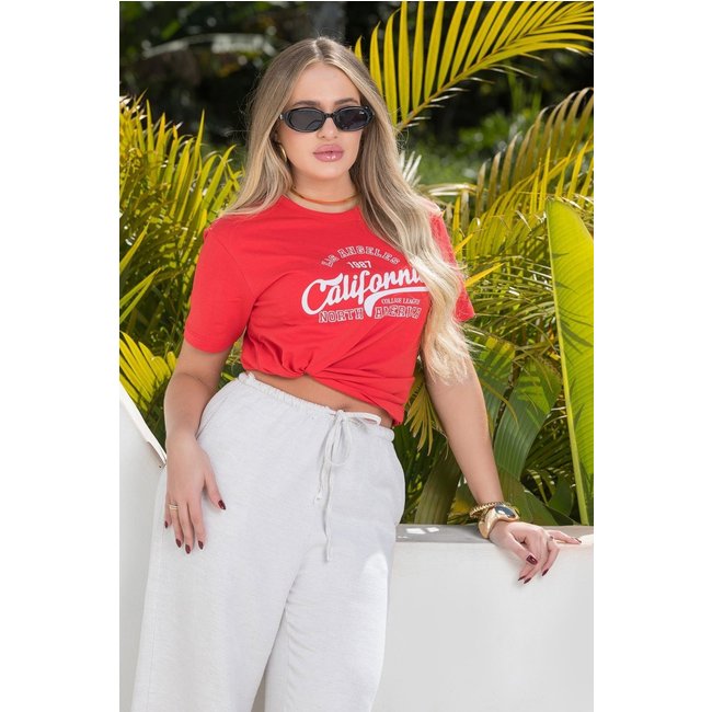 Camiseta Feminina Cianitas Vermelha Estampa California 1987