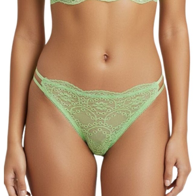 Calcinha String Tanga em Renda Delicatti Liebe