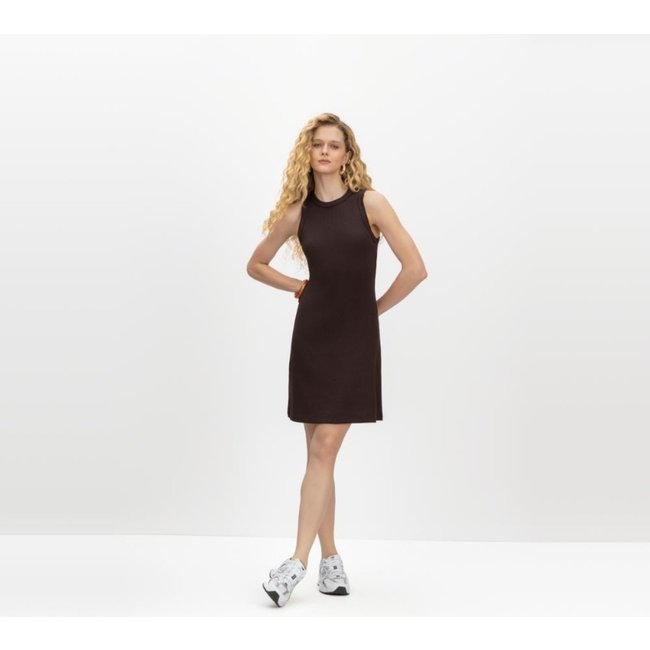Vestido feminino curto canelado Essendi Marrom