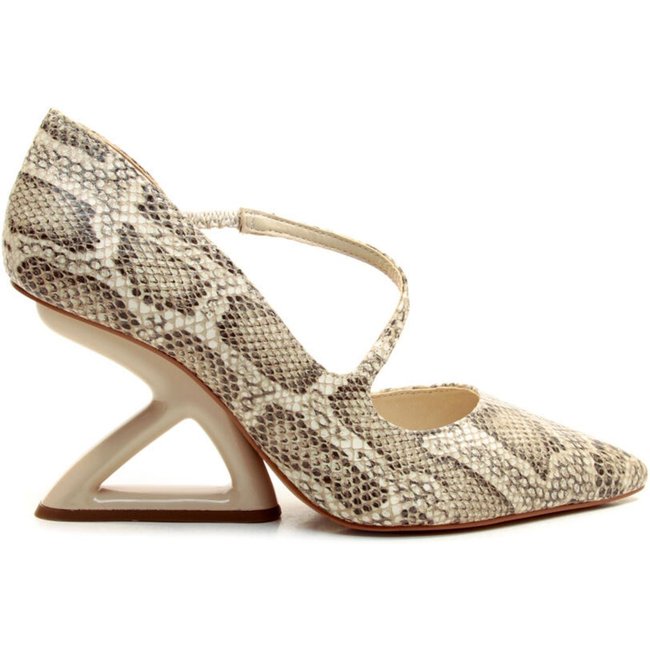 Scarpin Couro Off White Salto Alto Cecconello 2373009-11