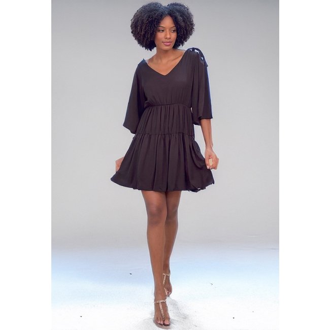 Vestido Curto Cabanafree Plano com manga Preto