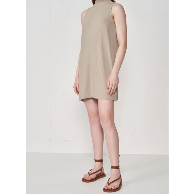Vestido Comfy Manhattan Canelado Gola Alta Colcci Bege