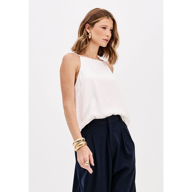Blusa De Alças Com Decote Reto Lança Perfume