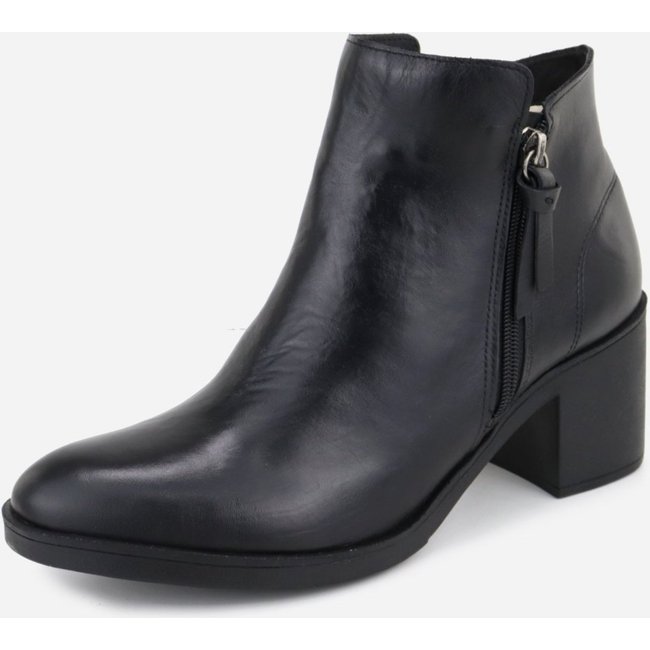 Bota em Couro Fashion Maria Paula Cano Curto Preta