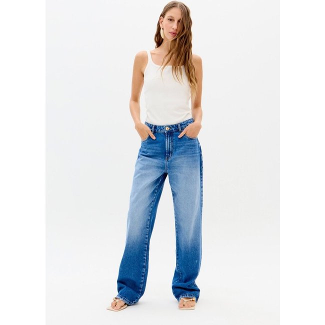 Calça Reta Jeans Cintura Super Alta Lança Perfume