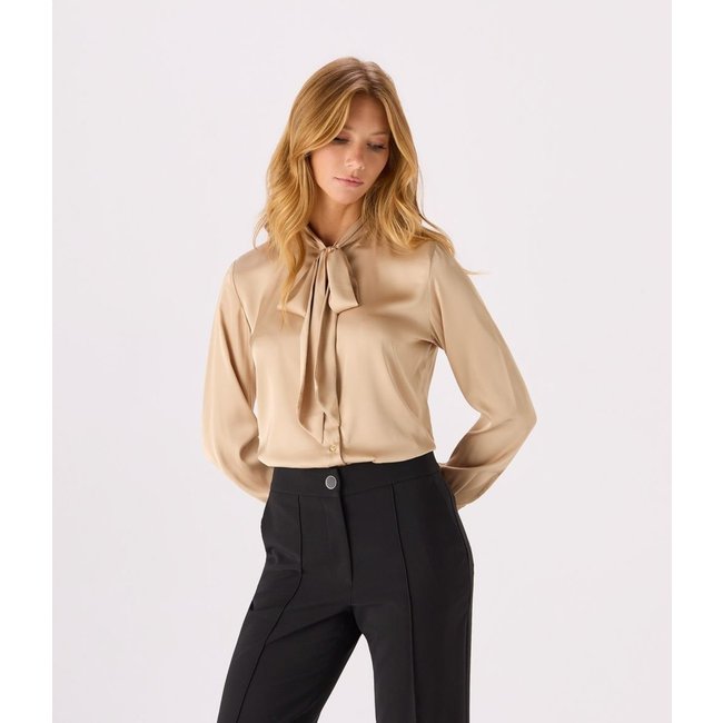 Camisa Makenji Com Faixa Na Gola Feminina Bege Medio