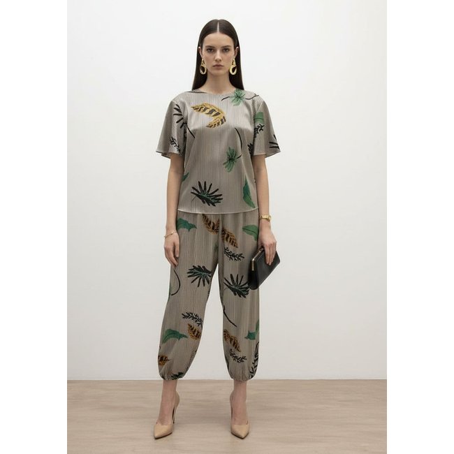 Blusa Iódice Solta Decote Careca Manga Curta Padrão Cinza