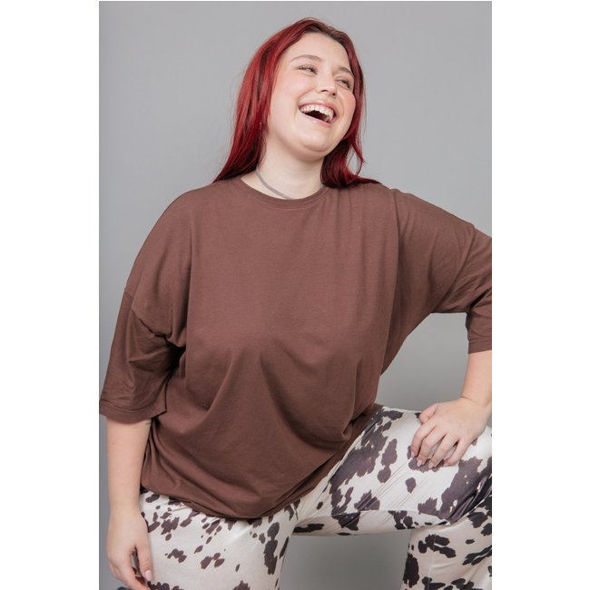 T-Shirt Oversized Marrom Lisa Básica marinaegabriella