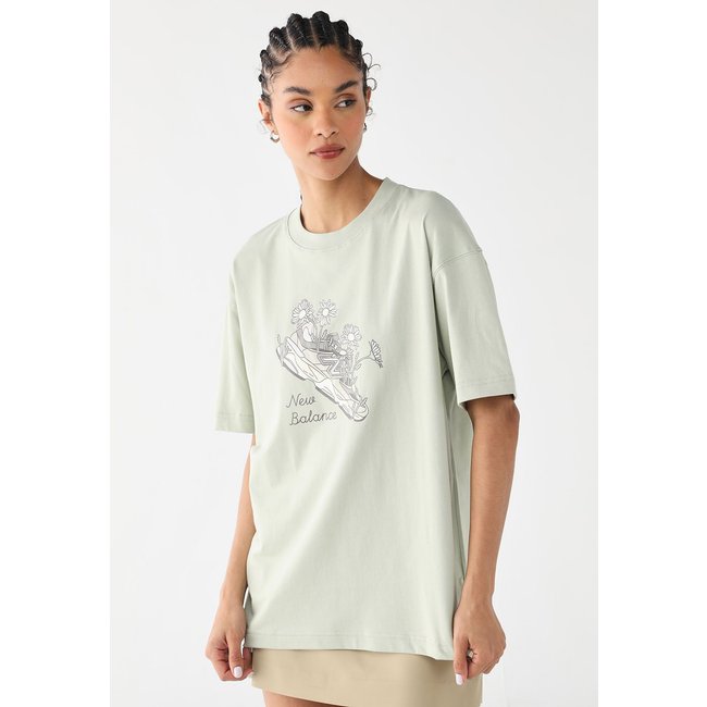 Camiseta Feminina New Balance Nb Flower Shoe Verde Claro