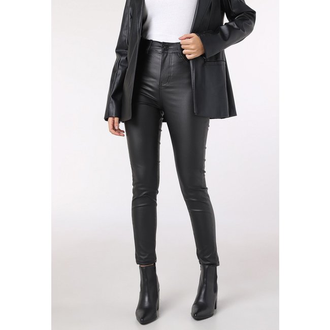 Calça Sawary Skinny Resinada em PU Preta