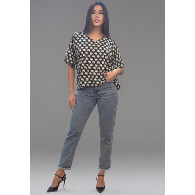 Blusa Amazonia Vital Gola V Manga Ampla Curta Estampa Encanto das Margaridas