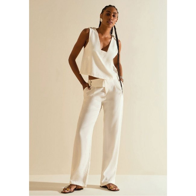 Regata Morena Rosa Solta Decote V Padrão Off-white