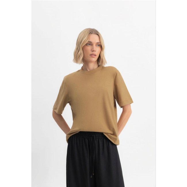Blusa feminina em malha Essendi Bege