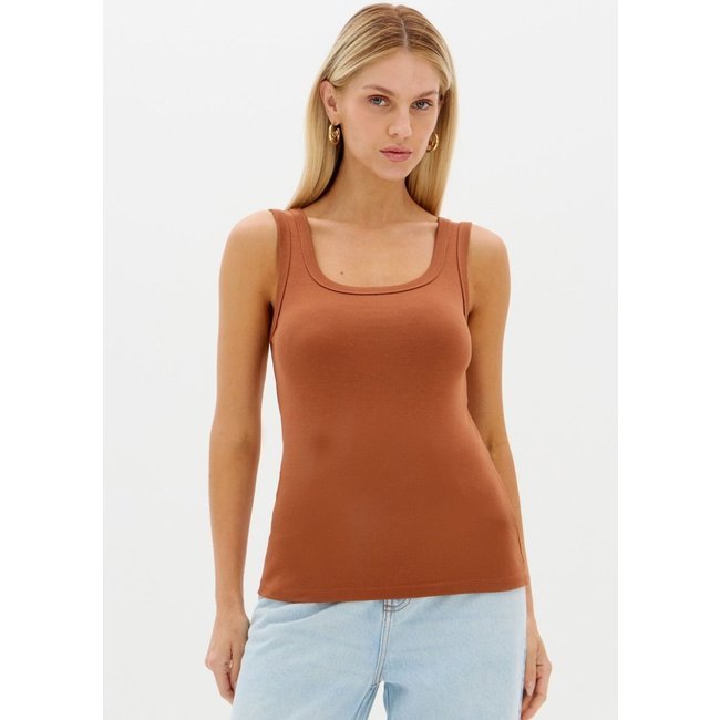 Blusa Regata Justa De Alças Lança Perfume