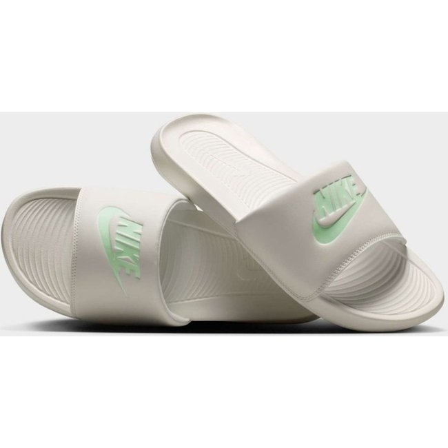 Chinelo Nike Victori One Feminino