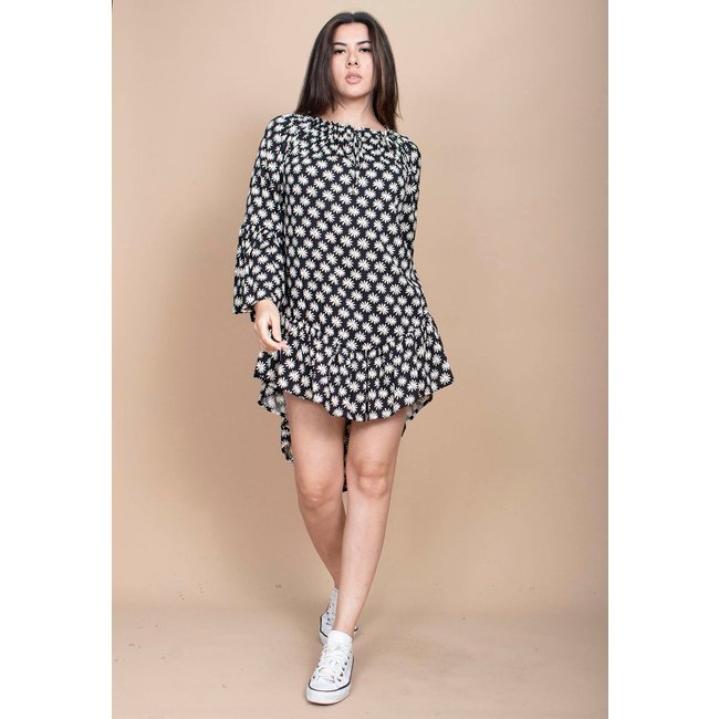Vestido Curto Cabanafree Viscose Com Babados Estampa Encanto das Margaridas