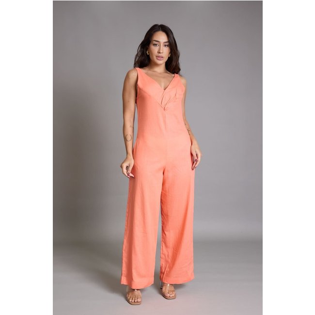 Macacão Pantalona Franzido com Decote em V Lemier Collection Coral