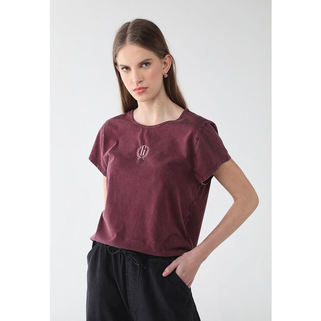 Camiseta Feminina GAP Bordado Logo Vinho