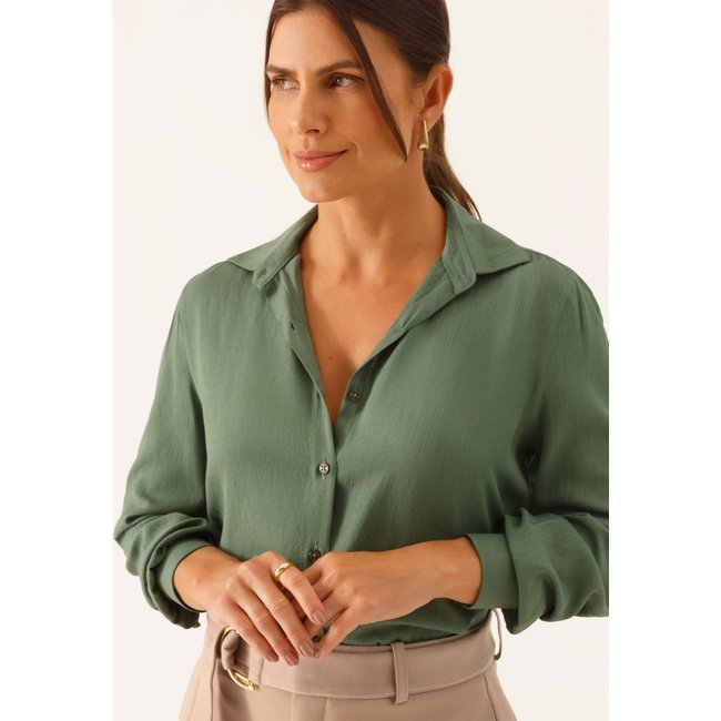 Camisa Manga Longa Regular em Viscose Verde Veranice