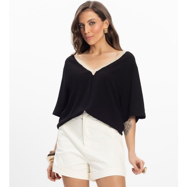 T- shirt em V Feminina Endless Preto