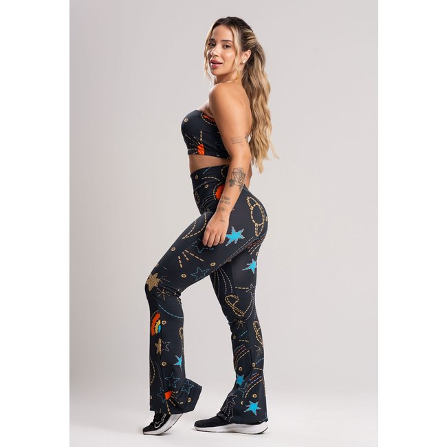 Conjunto MVB Modas Calça Flare Pantalona E Top Faixa Suplex Estampado Cosmic