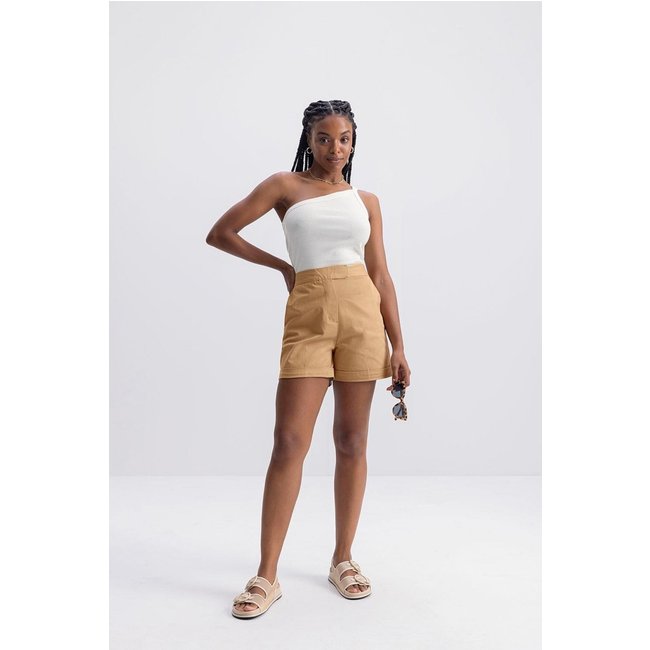Blusa feminina com decote assimétrico Essendi Off-white