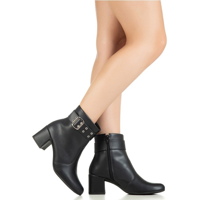 Bota Feminina GiGiL Bico Redondo Cano Curto Fivela Preto