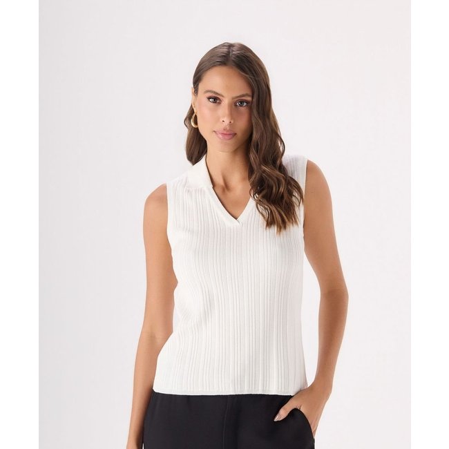 Blusa Makenji Tricot Sem Manga Gola Polo Feminina Off White