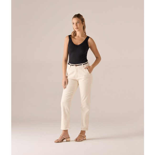 Calca Makenji Reta Com Pregas Feminina Cru