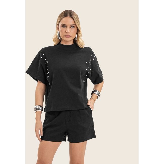 T- Shirt Feminina Gola Alta em Malhão Endless Preto