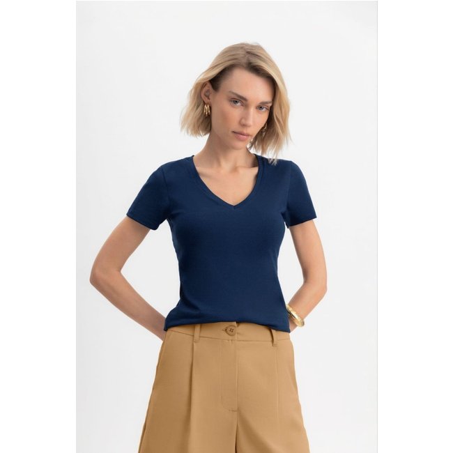 Blusa gola V feminina em malha Essendi Azul
