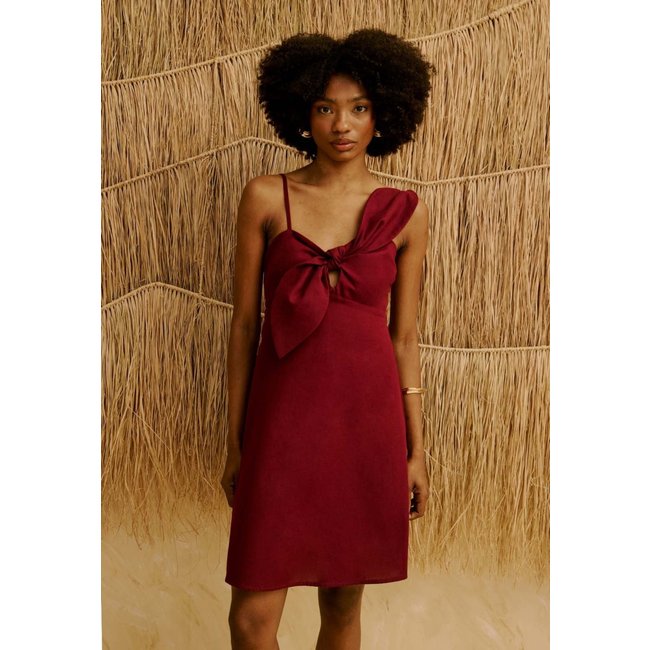 Vestido Curto Liso Pétala Decote