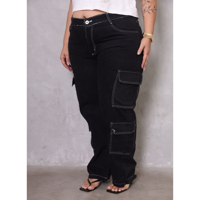 Calça Cargo Feminina Plus Size Preta Sarja com Costura Branca Alleppo Jeans 4 Bolsos Laterais